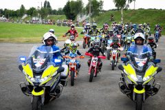 supermoto-007-parade-pilotes-stephane-gosselin-250613