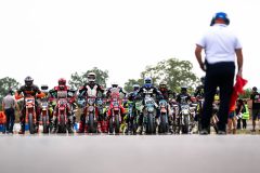 supermoto-097-24_Charlie_Bonneval__120_Rodolphe_Roux__130_Jeremy_Daniel__472_Axel_Kerriel__grille_depart-260726