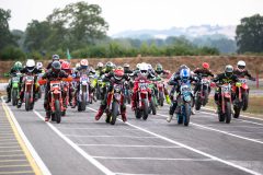 supermoto-098-24_Charlie_Bonneval__472_Axel_Kerriel__depart_promo_A-260726