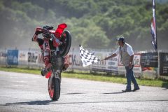 supermoto-097-alex-martins-drapeau-damier-250518